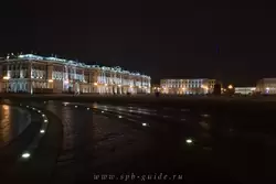 Эрмитаж и Дворцовая площадь ночью