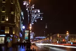 Праздничный Невский проспект в районе Казанского собора