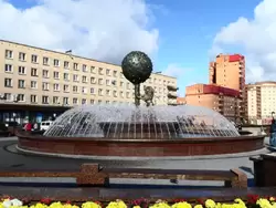 Фонтан в парке к 300-летию Ломоносова