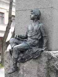 Фрагмент памятника М.В. Ломоносову