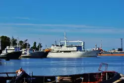 Стоянка гидрографических судов ЛенВМБ в Ломоносовской гавани