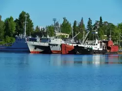 Суда обеспечения ВМФ во Владимировской бухте Ладожского озера