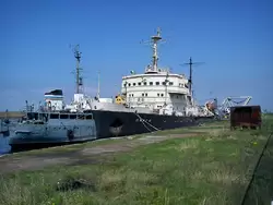 Ледокол ЛенВМБ «Пурга» в Ломоносовской гавани