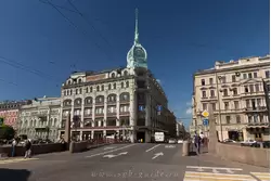 Универмаг «У Красного моста» в Санкт-Петербурге