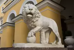 Дом со львами (Лобанова-Ростовского, отель Four Seasons Hotels & Resorts) в Санкт-Петербурге