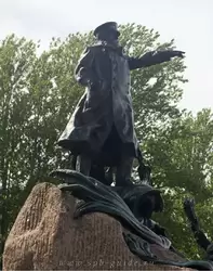 Памятник адмиралу Макарову в Кронштадте