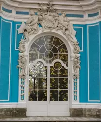 Окно павильона Грот