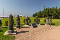 Парк 300-летия Санкт-Петербурга, каменные статуи «Дольхарбан» из Кореи