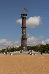 Парк 300-летия Санкт-Петербурга, маяк на центральной аллее