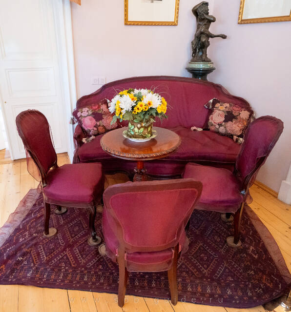 Мебель для посетителей в Приемной императрицы