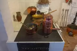 Печь для приготовления и разогрева пищи на Кухне