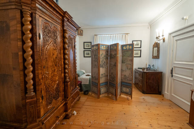 «Покои для Фамилии» — комната для отдыха гостей Петергофа времен Петра Великого