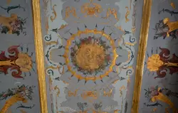 Роспись потолка галереи в дворце Монплезир