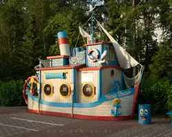 Касса в виде кораблика в парке «Диво-остров»