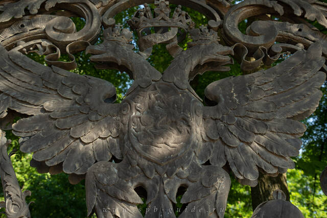 Двуглавый орёл на решётке сада Зимнего дворца
