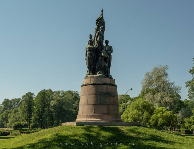 Памятник «Героям Краснодона» в парке Екатерингоф