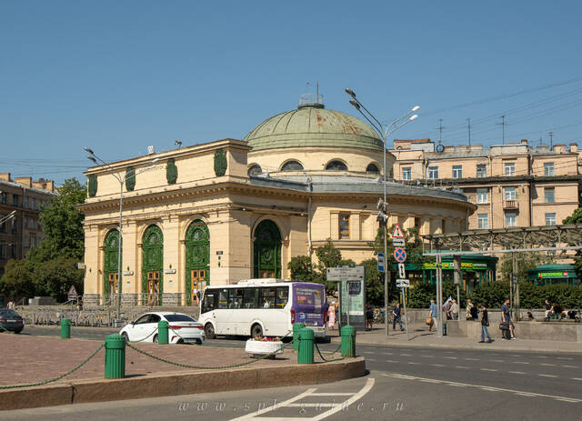 Станция метро «Нарвская»