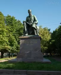 Памятник Римскому-Корсакову на Театральной площади в Санкт-Петербурге