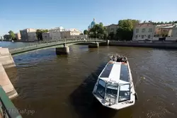 Прогулки на теплоходе по Санкт-Петербургу