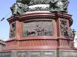 Барельеф на памятнике Николаю I