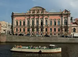 Невский проспект, дворец Белосельских-Белозерских в Санкт-Петербурге