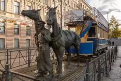 Памятник конке в Санкт-Петербурге