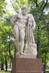 Античная скульптура в Александровском саду