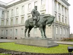 Памятник Александру III во дворе Мраморного дворца