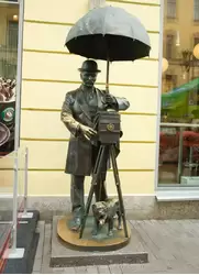 Памятник фотографу на улице Малая Садовая в Санкт-Петербурге