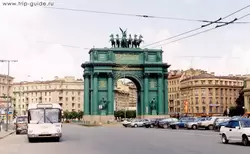 Санкт-Петербург, Памятники, Триумфальная арка на площади Стачек