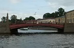 Красный мост через Мойку