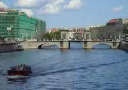 Катер на Фонтанке у моста Ломоносова