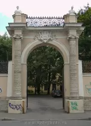 Ворота дома Дубянских