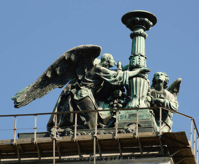 Исаакиевский собор ангелы установлены по углам собора