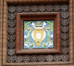 Керамические изразцы на фасаде Спаса-на-Крови