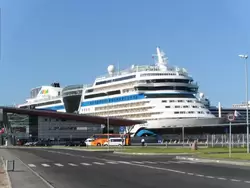 Круизный лайнер «AIDAsol» в Санкт-Петербурге