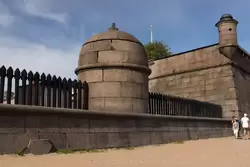 Ботардо Алексеевского равелина (каменная плотина, преграждающая вход судов в ров)