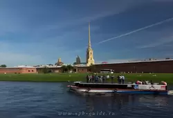 Кронверкский пролив и Петропавловская крепость