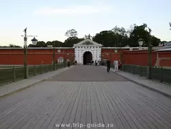 Мост у Петропавловской крепости