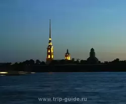 Подсветка на Петропавловской крепости